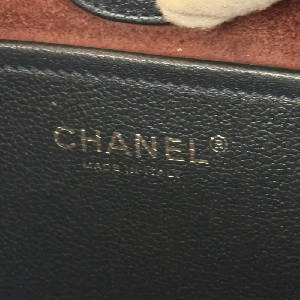 Chanel Jungle Stroll Hobo Bag Black Quilted Leather Silver CC Chain Strap Navy
